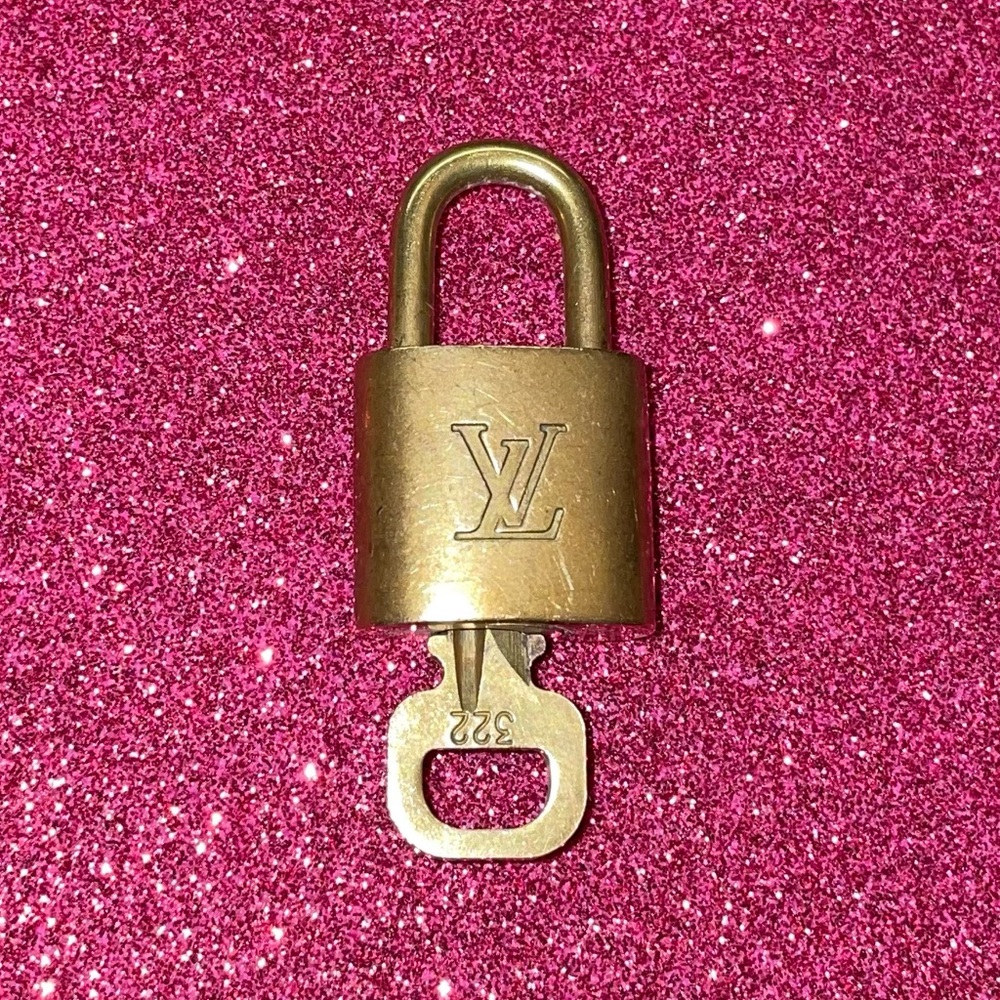 Louis Vuitton lock&key #322
